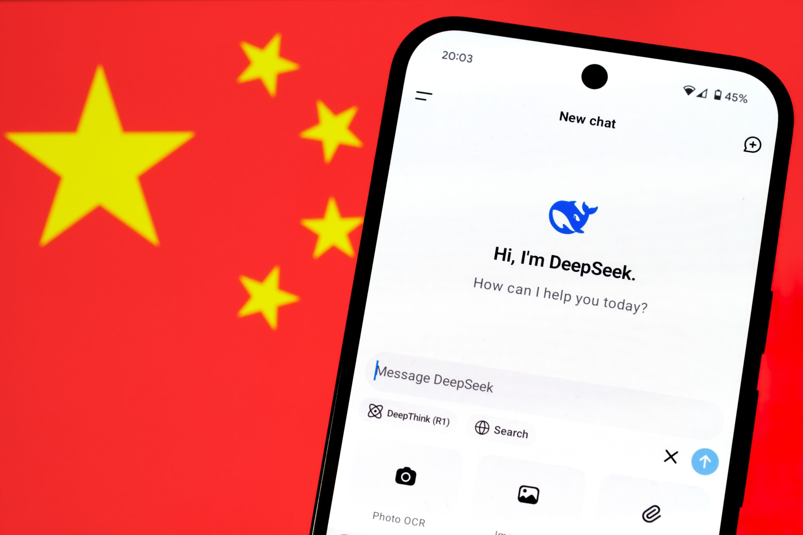中国発AI企業「DeepSeek」が世界を揺るがす：革新の裏にある地政学と規制の波